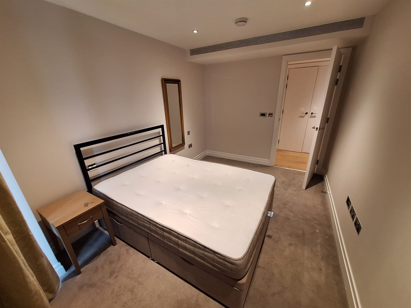 Freshly painted bedroom in SW11 apartment with even wall finish and clean ceiling lines