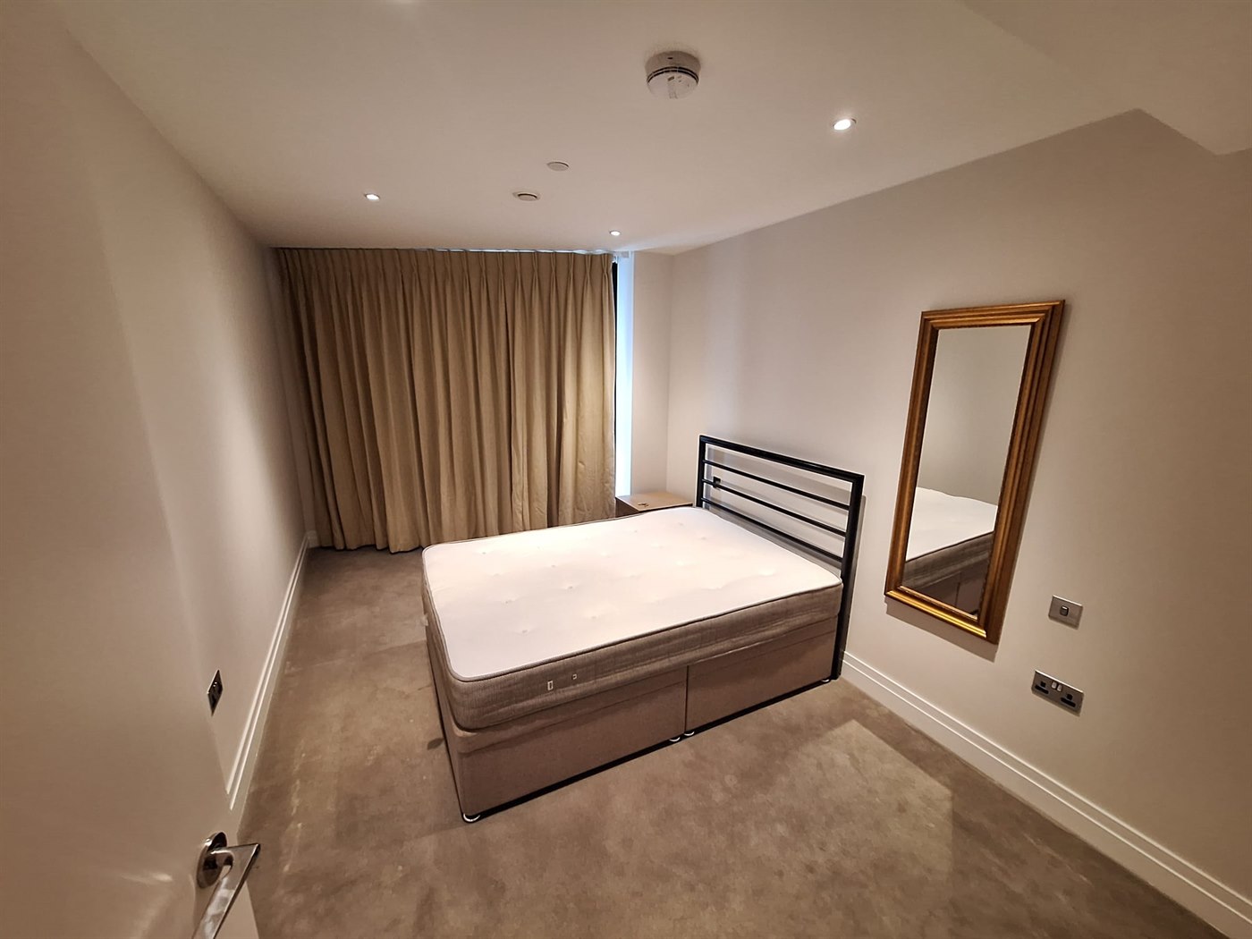 Soft neutral bedroom repaint in SW11 apartment with bright ceiling and crisp skirting