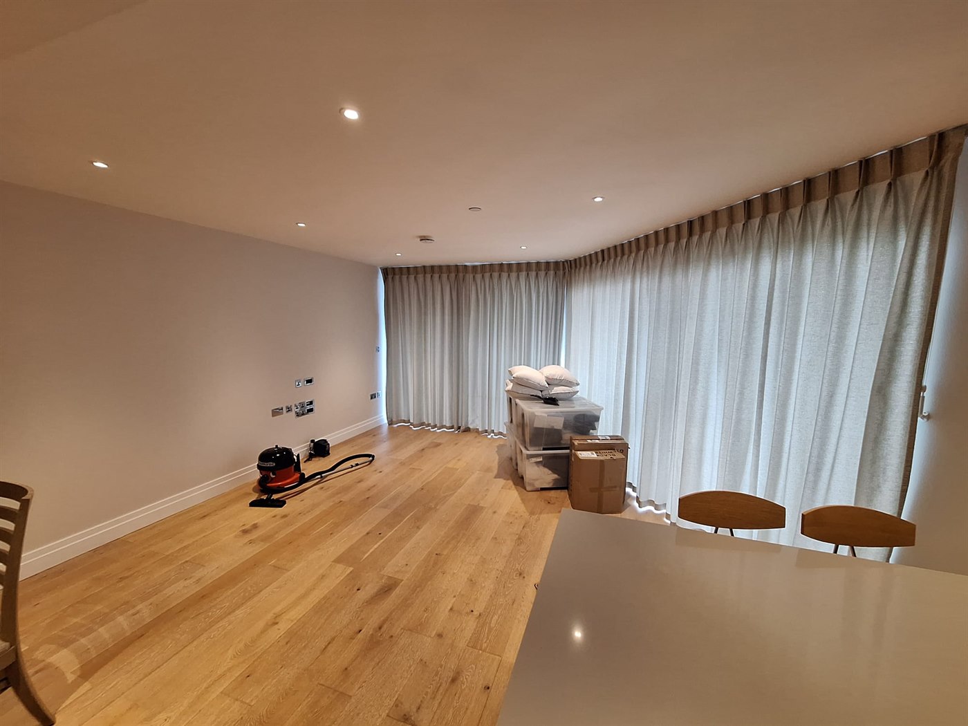 Freshly painted living space in SW11 apartment with clean wall finish and open-plan layout